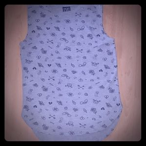 Sleeveless Grey T-shirt W/ Peace Sign Pattern